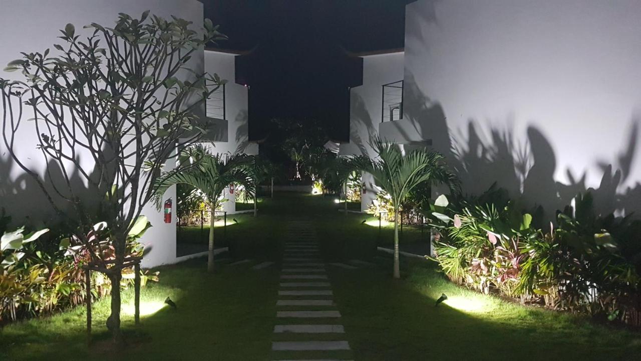la plage resort&beach club Baan Tai Extérieur photo
